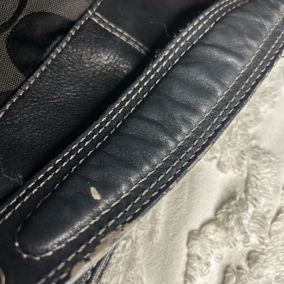 FREE COACH PURSE WITH ANY $45 or more bundle! - Picture 4 of 4
